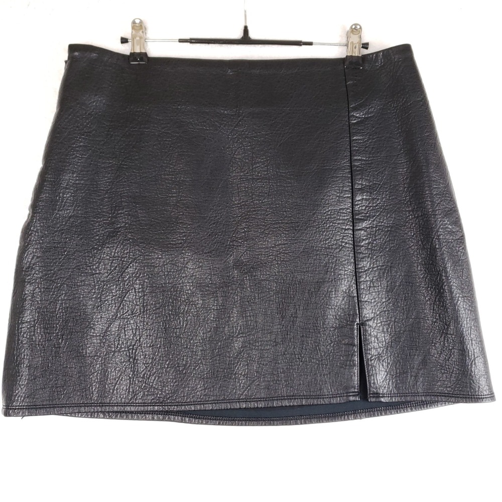 Old Navy Black Faux Leather Mini Skirt Front Slit Textured Size Large Moto